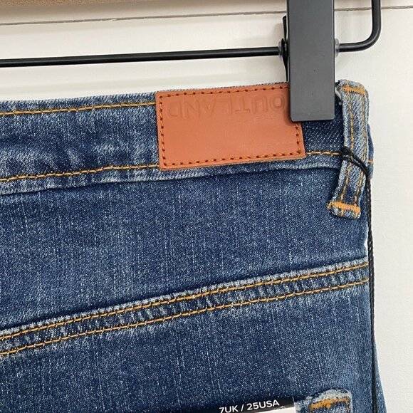 Outland Denim Abigail High Rise Slim Tapered Jeans in Dakota Blue Wash, 25x30 - Picture 6 of 8